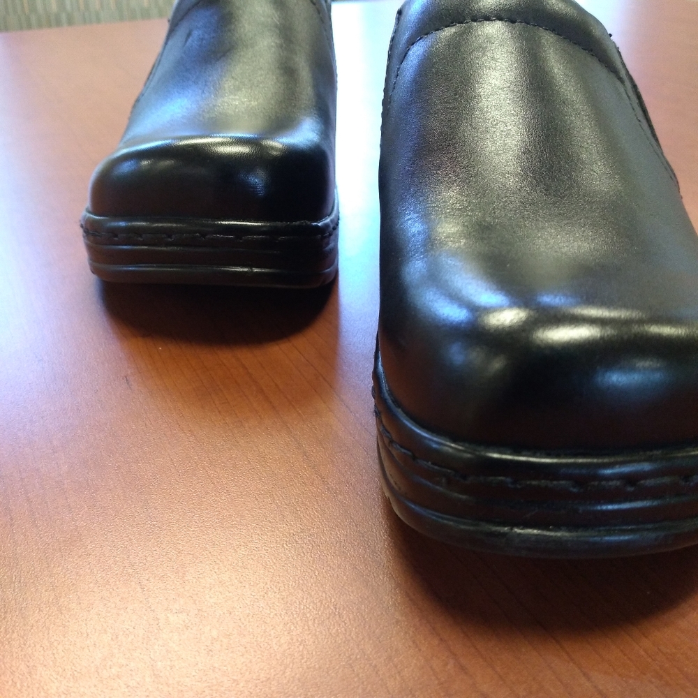 Klogs - Picture 10 of 11